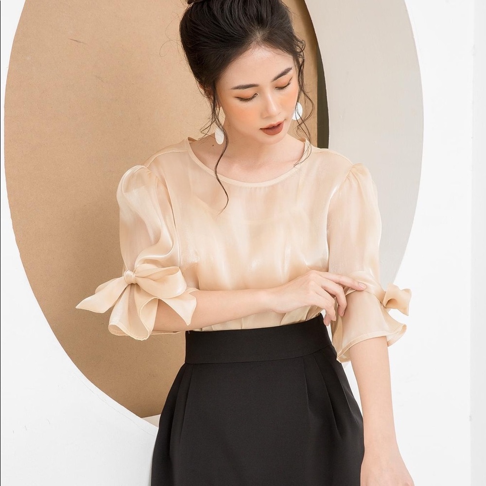 Leila shirt with bow-tied sleeves